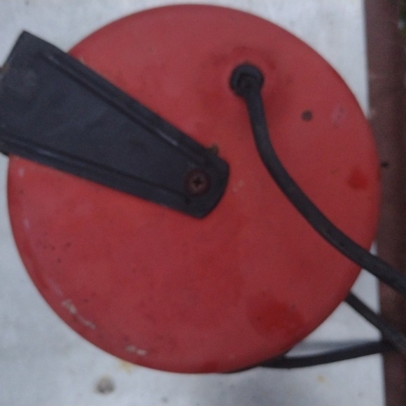 Red Retractable Cord Reel - Picture 5 of 6